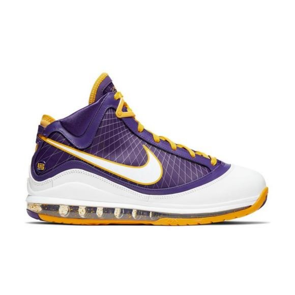 Nike LeBron VII QS